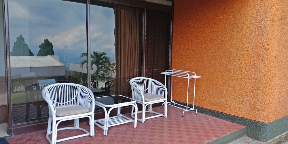 Amanda Hills Hotel 8/47