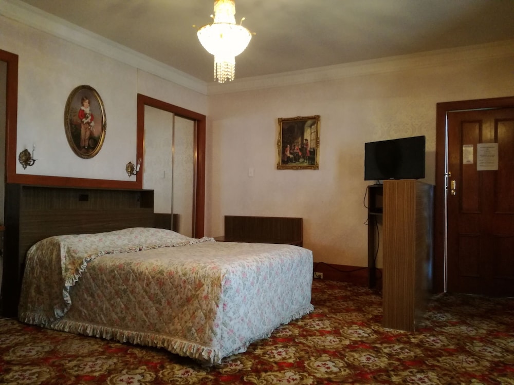 Executive, Suite, 1 Queen and 1 Single Bed