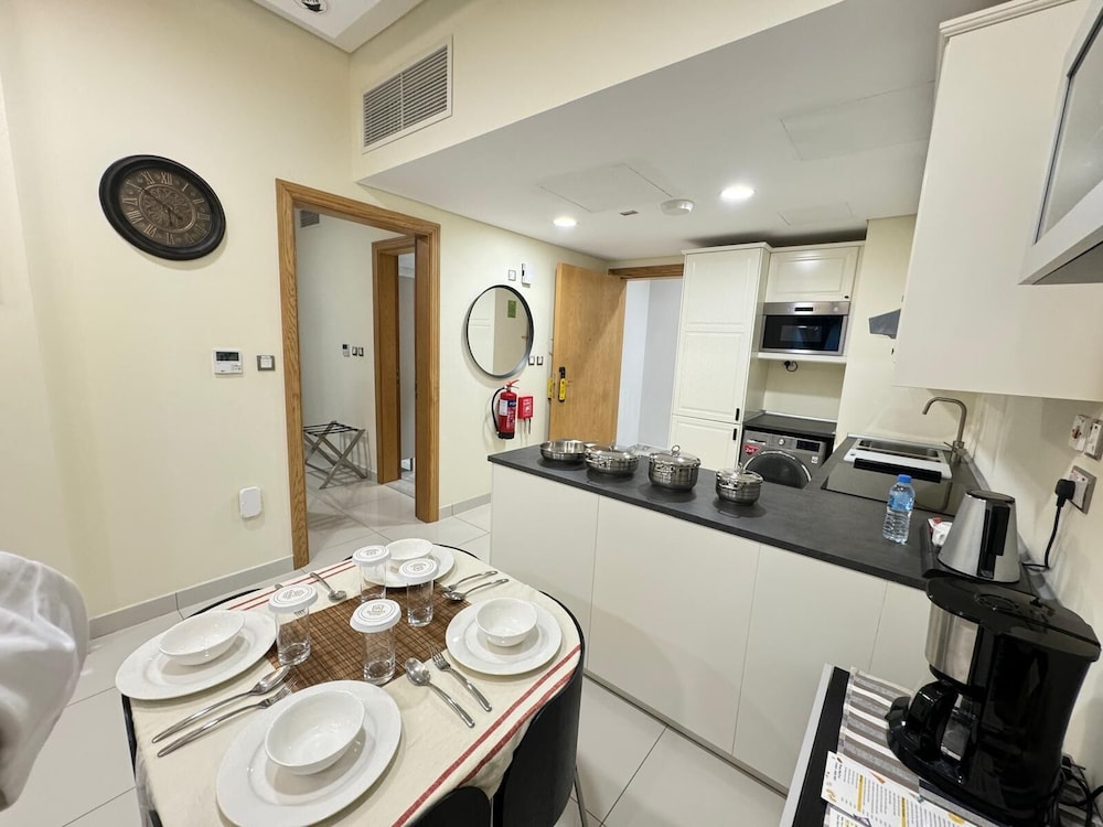 Al Manzil Residence & Suites 46/54