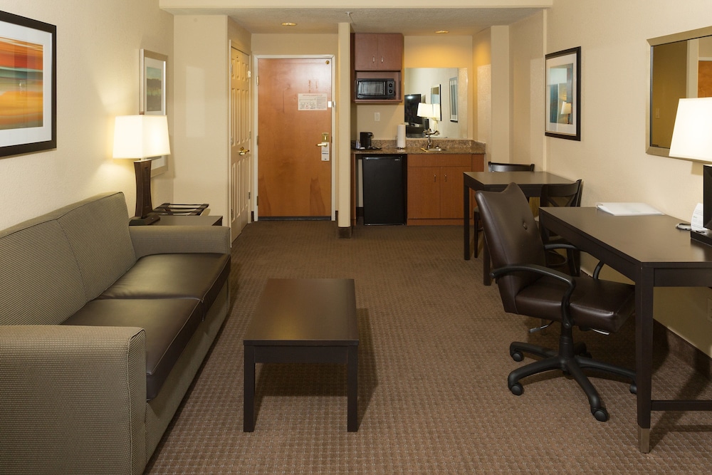 Holiday Inn Express Suites Jacksonville Airport 45/63