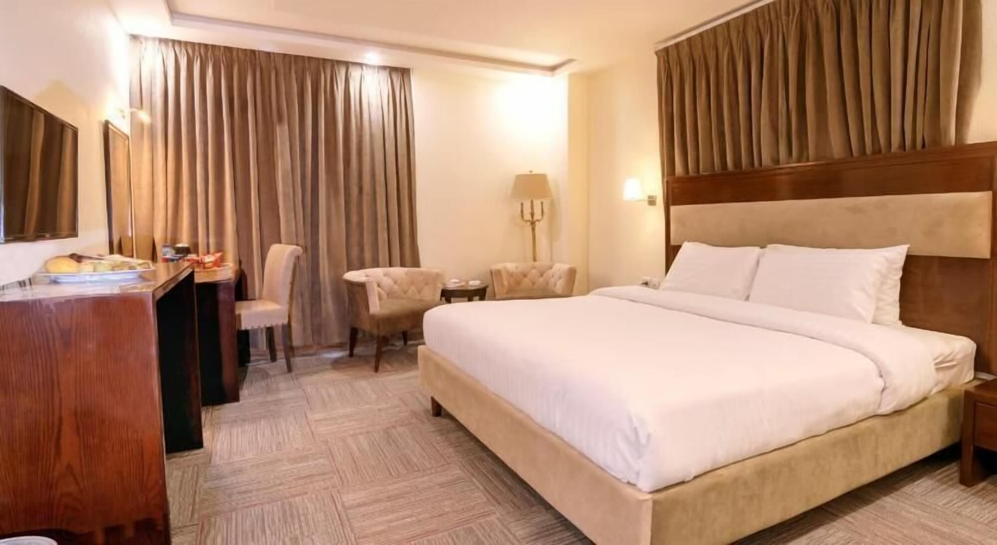 Deluxe, King Bed, with View