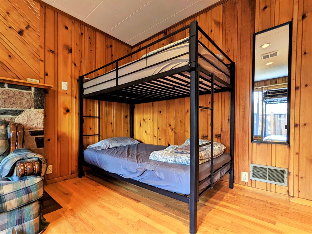 Bunk & Brew Historic Lucas House 31/71