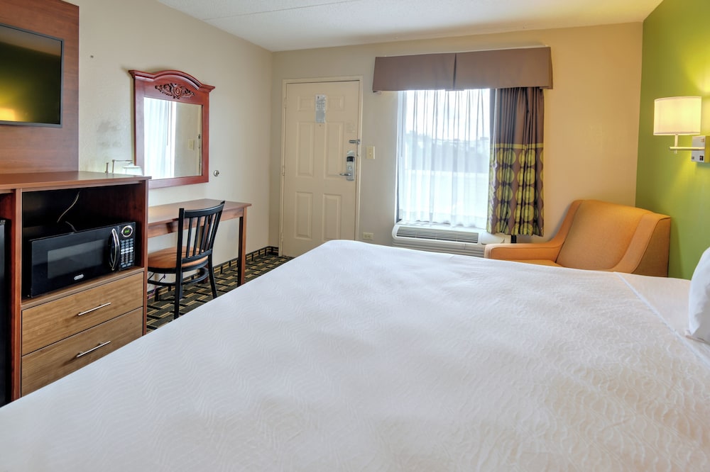 Super 8 By Wyndham Knoxville West/Farragut 6/48