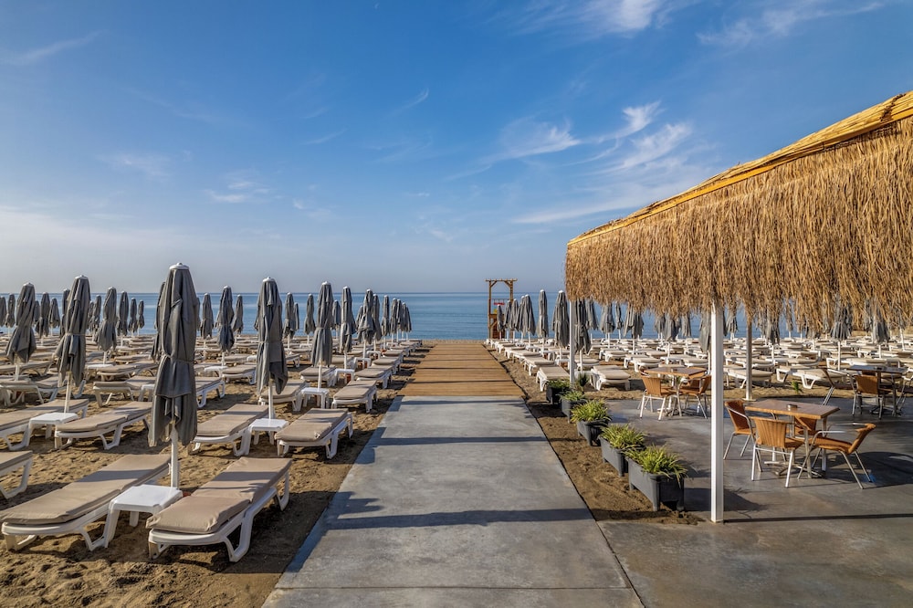 Royal Garden Beach Hotel 41/45