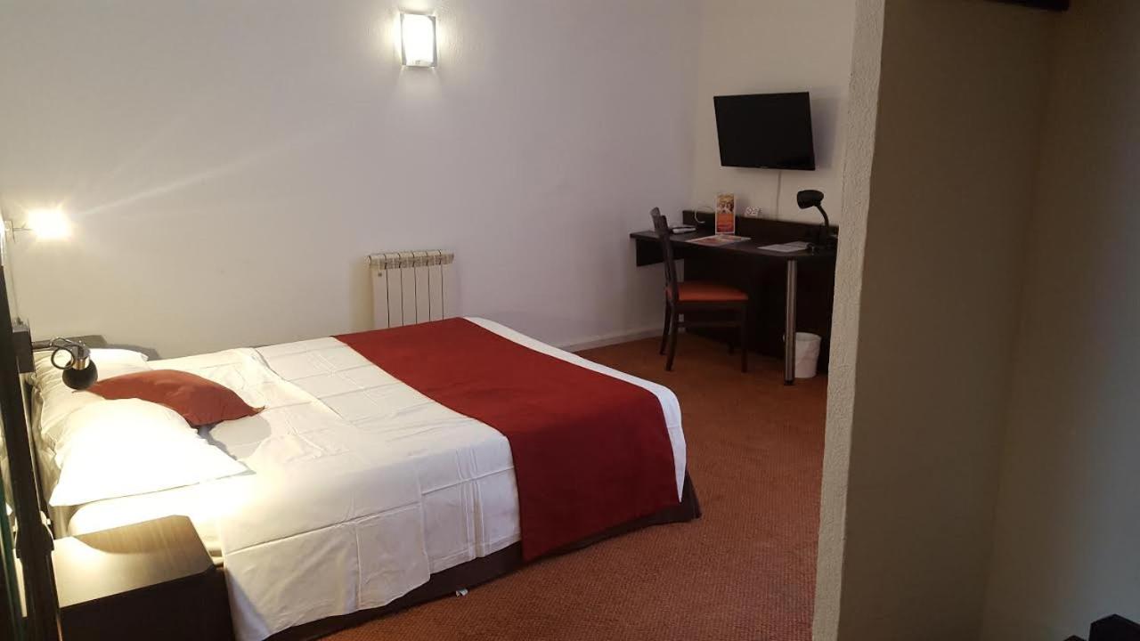 ROOM, SINGLE