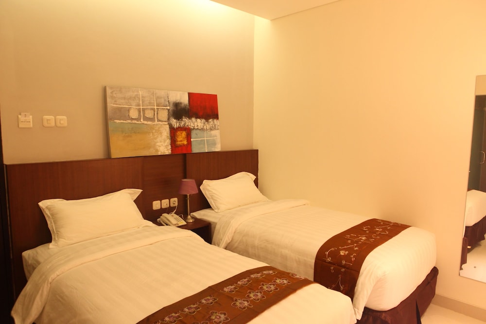 Life Hotel Soekarno Hatta Makassar 8/19