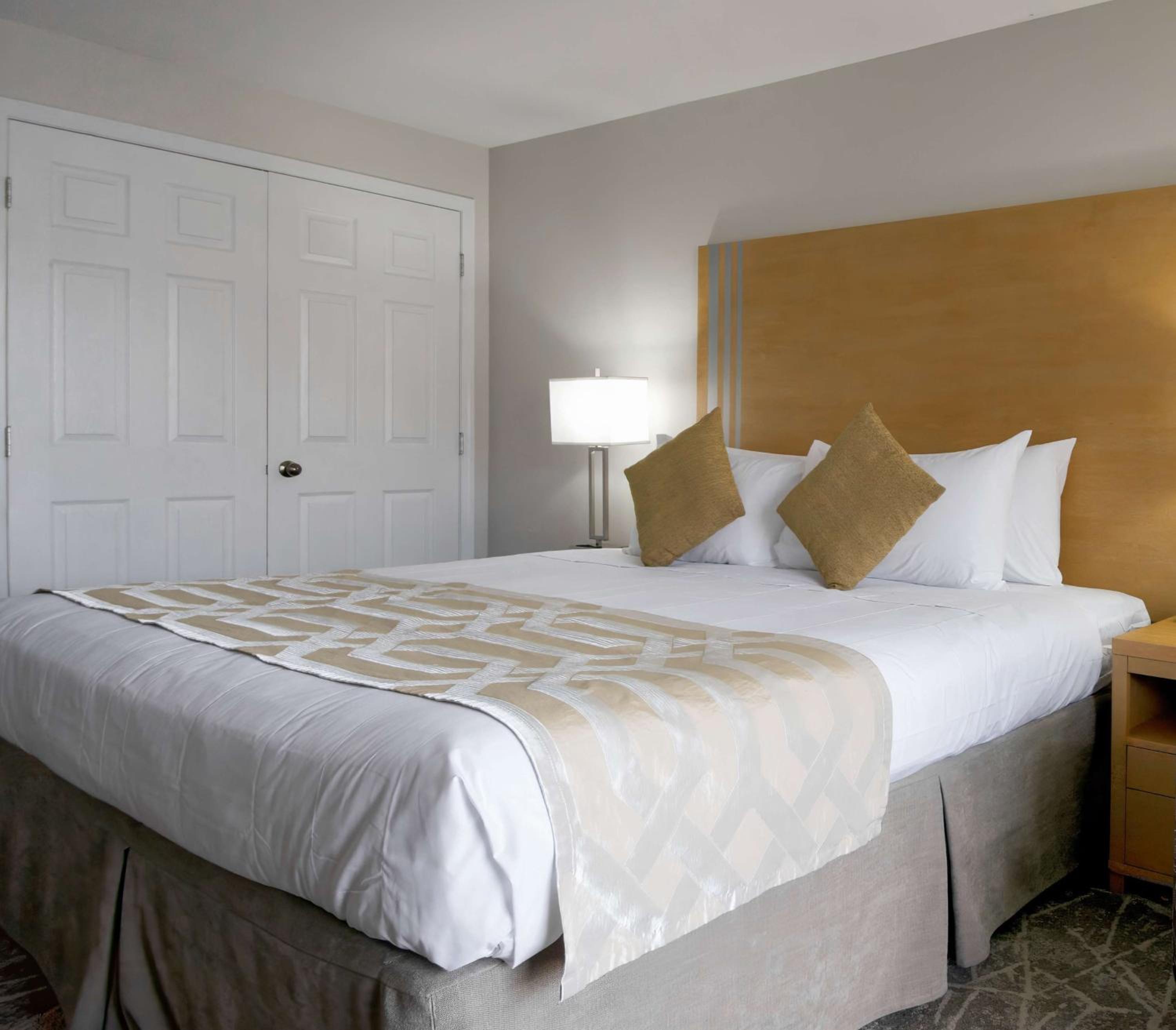 Coast, King Bed, Queen Bed