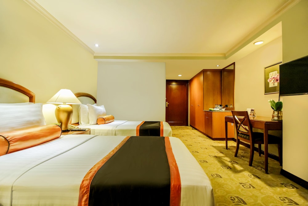 Makati Palace Hotel 13/50