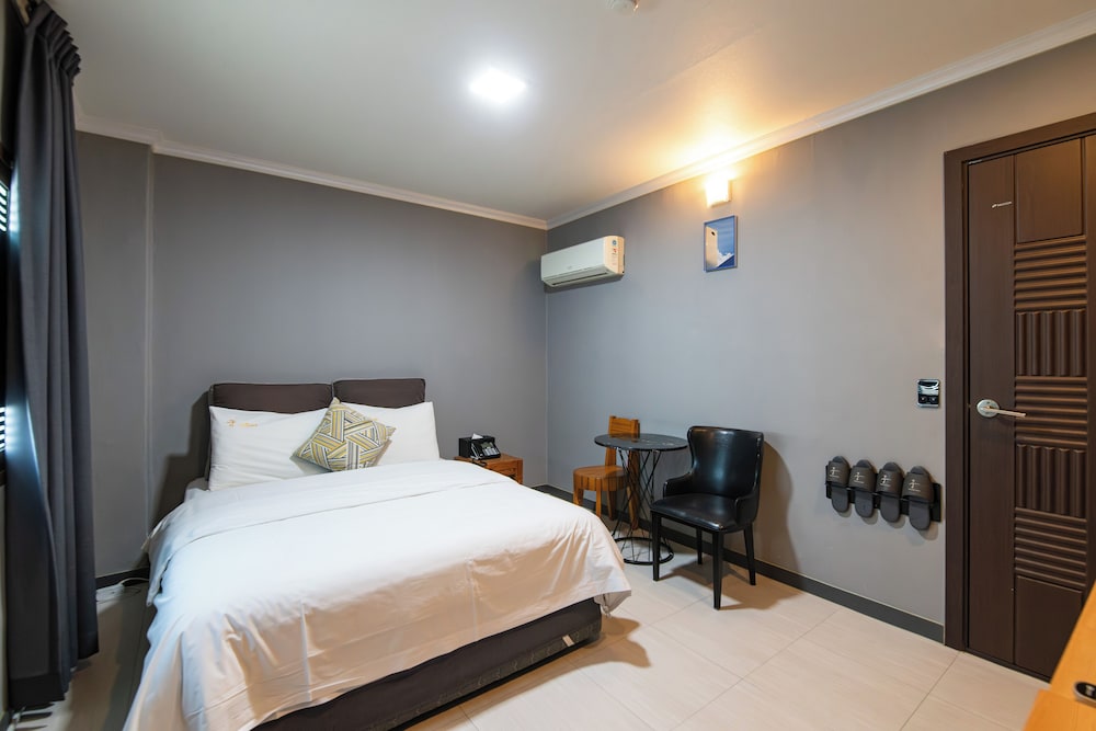 Gung Tourist Hotel 12/52