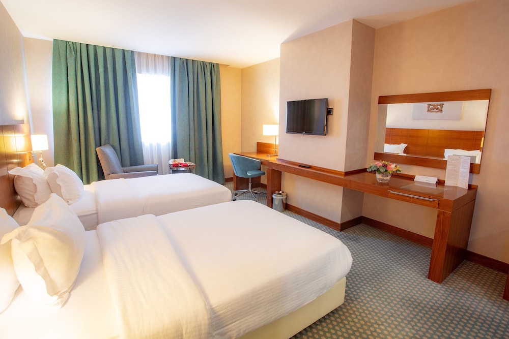 Nevali Hotel 10/50