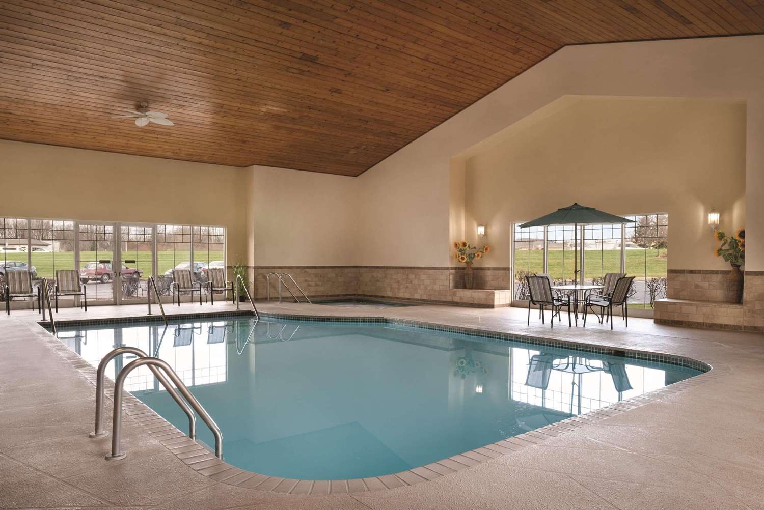 Country Inn & Suites By Radisson Germantown Wi 5/13