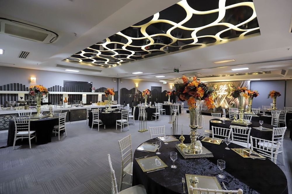 Demonti Hotel 54/69