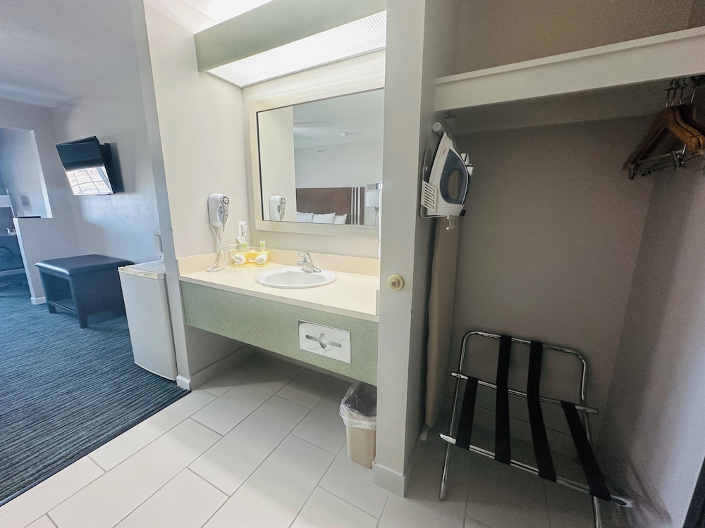Countryside Suites Lincoln 39/40