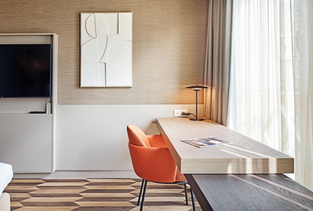 Carlton Oasis Hotel 58/69