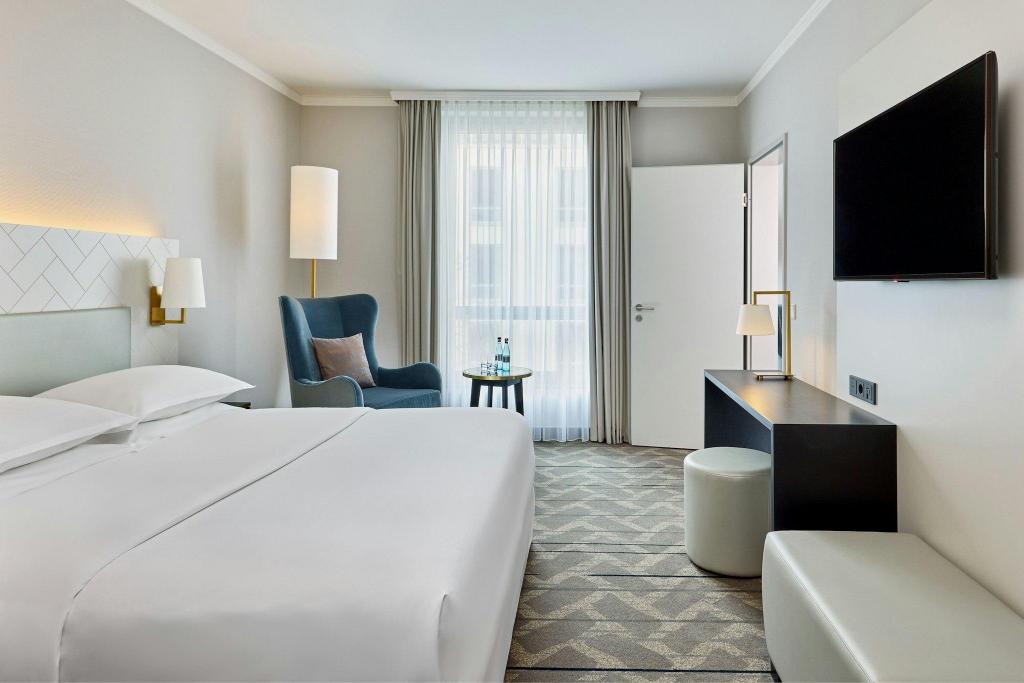 1 Bedroom, 2 Rooms, Sheraton, Suite, King Bed, Sofa