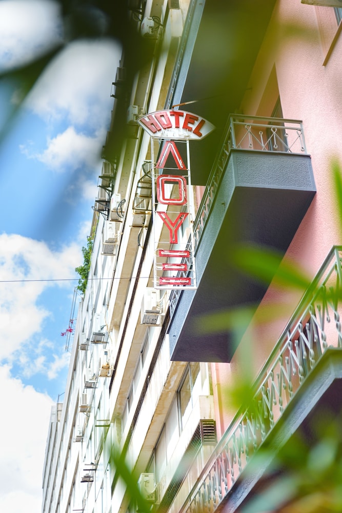 Lux Hotel 5/38