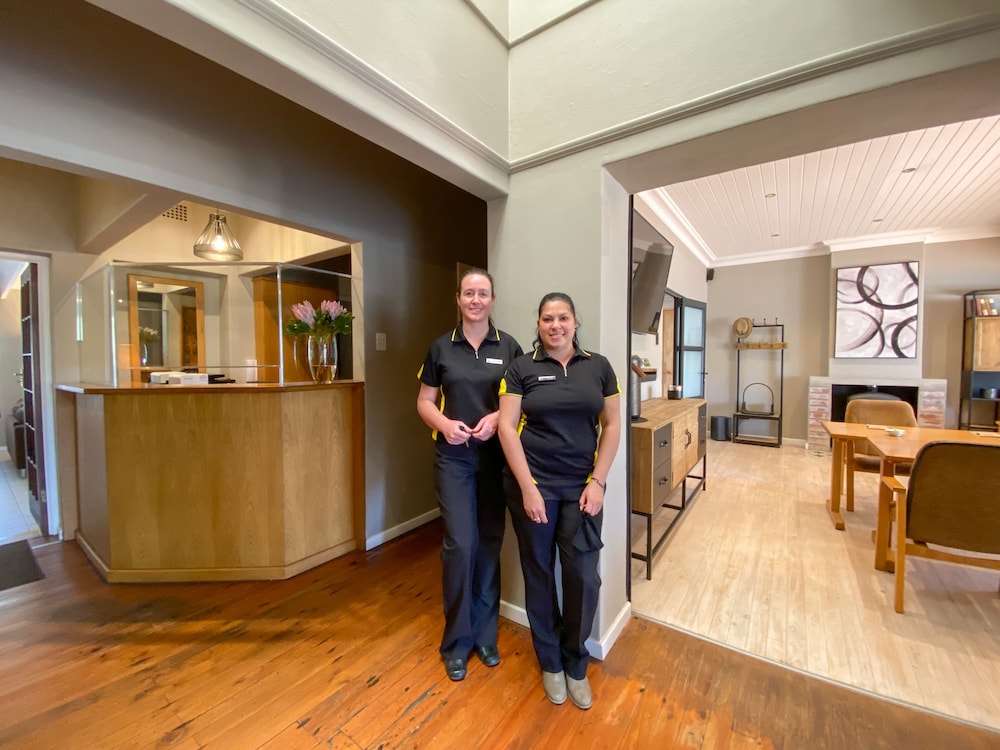 Loerie Guest Lodge 3/25