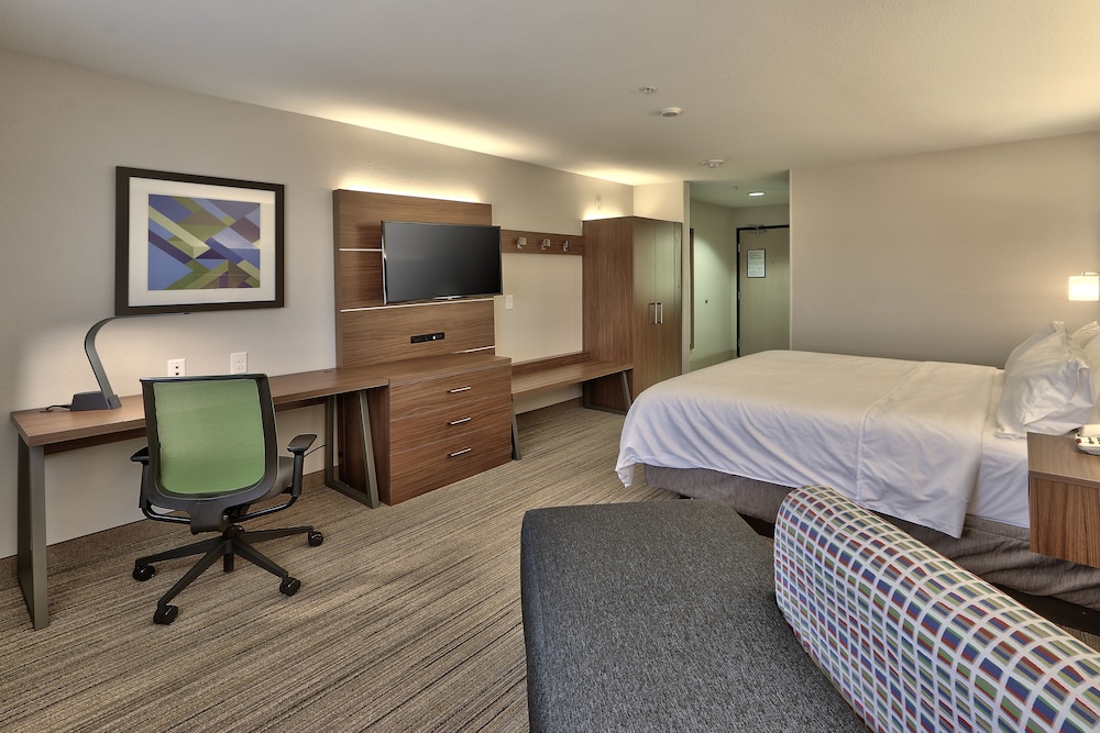 Holiday Inn Express Hotel And Suites Portales 25/70