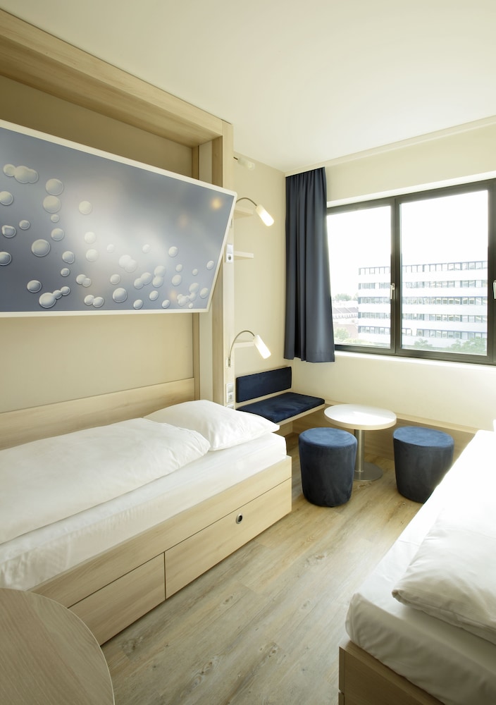 ROOM, QUADRUPLE