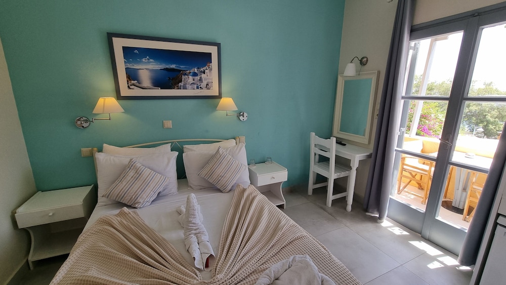 Nostos Hotel 9/50