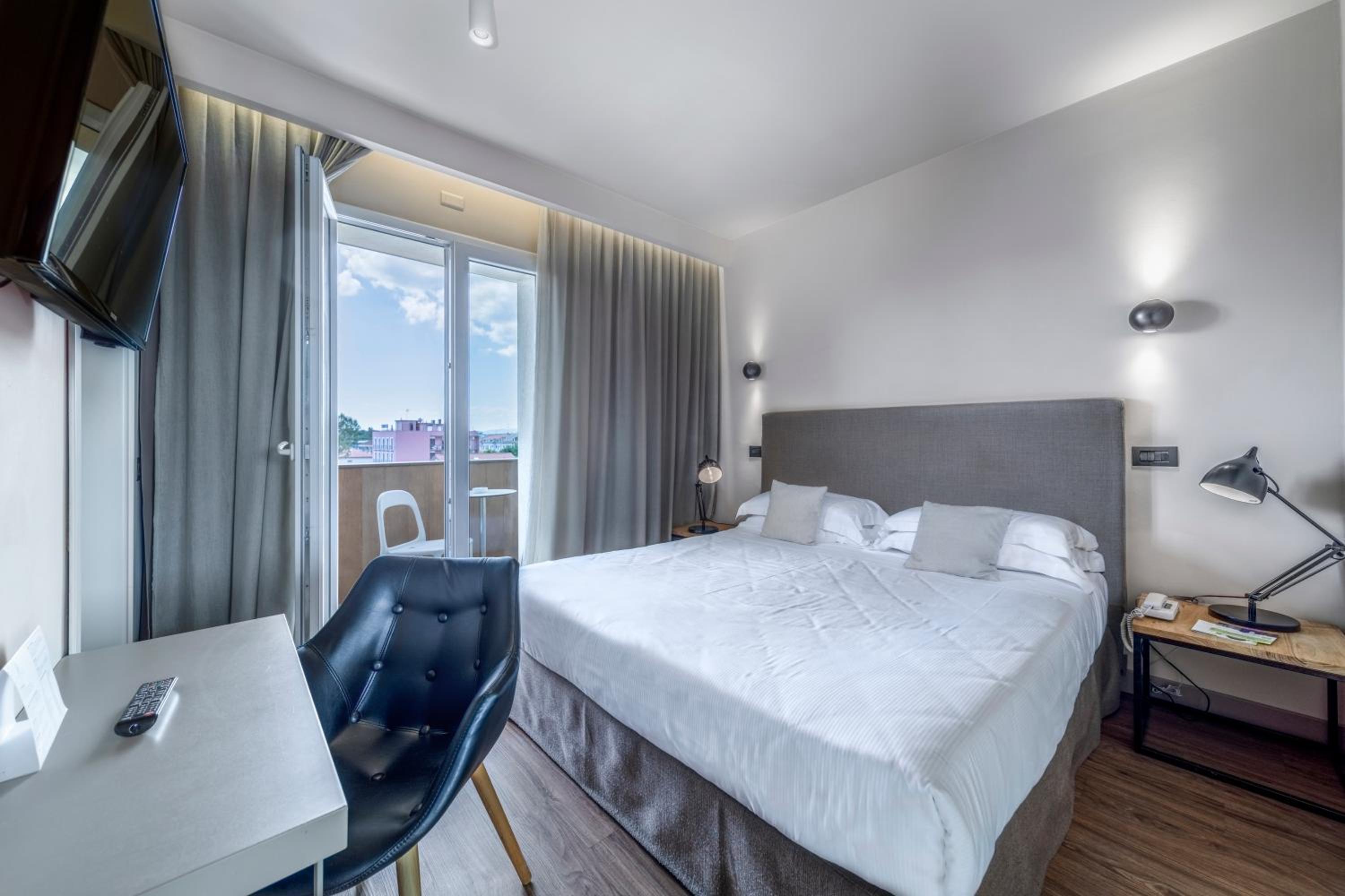 S Suite, Triple، Hotel Select Suites & Spa 4/10