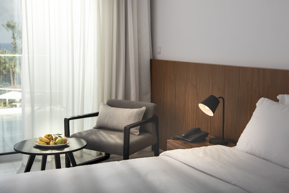 Akti Beach Hotel & Village Resort 12/68