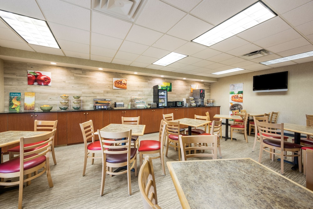 Quality Inn and Suites Fishkill South Near I-84 43/52