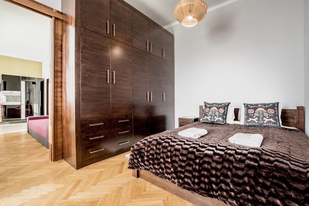 EXCLUSIVE, SUITE, KING BED, SOFA
