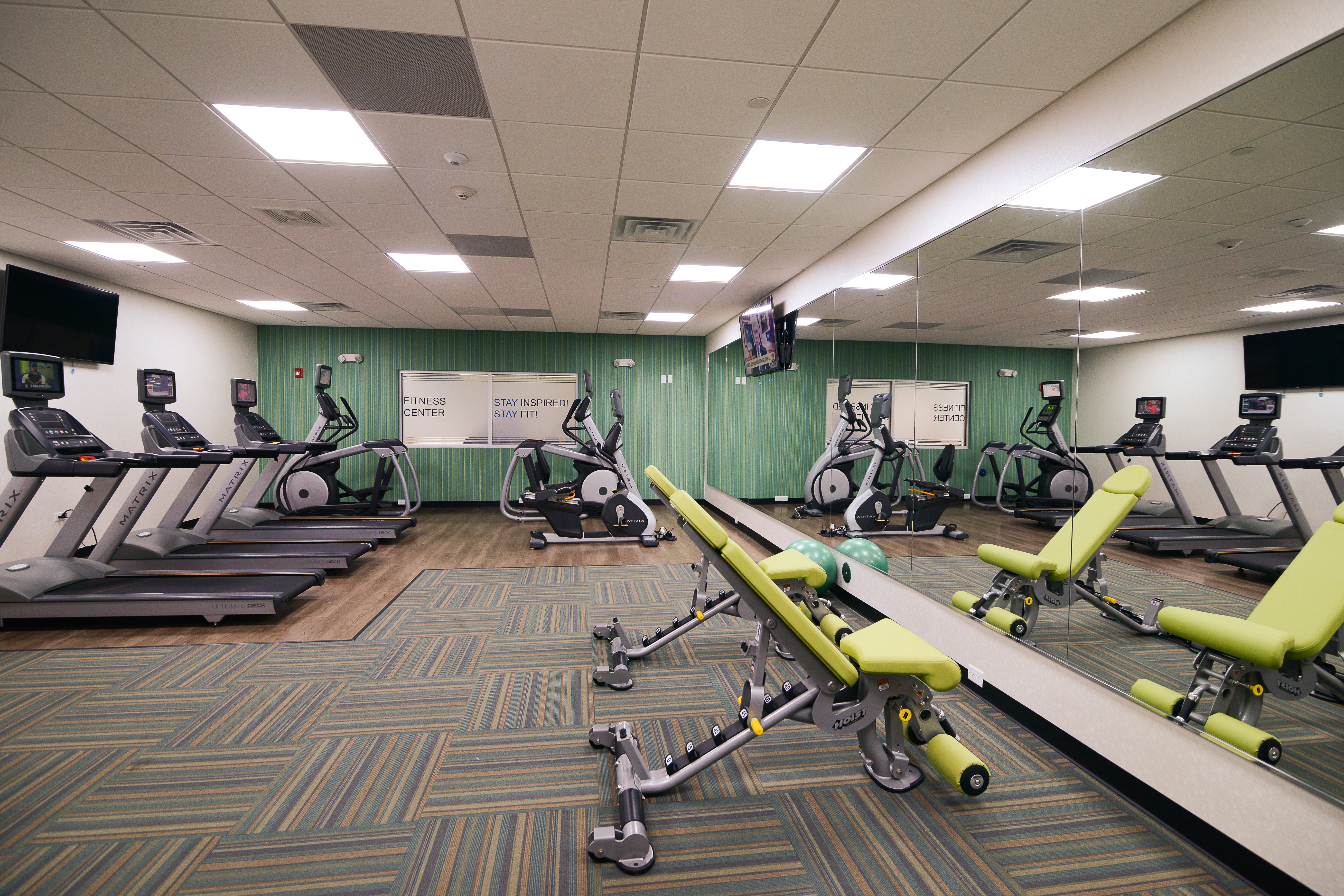 Holiday Inn Express And Suites Chicago North Shore Niles 35/57