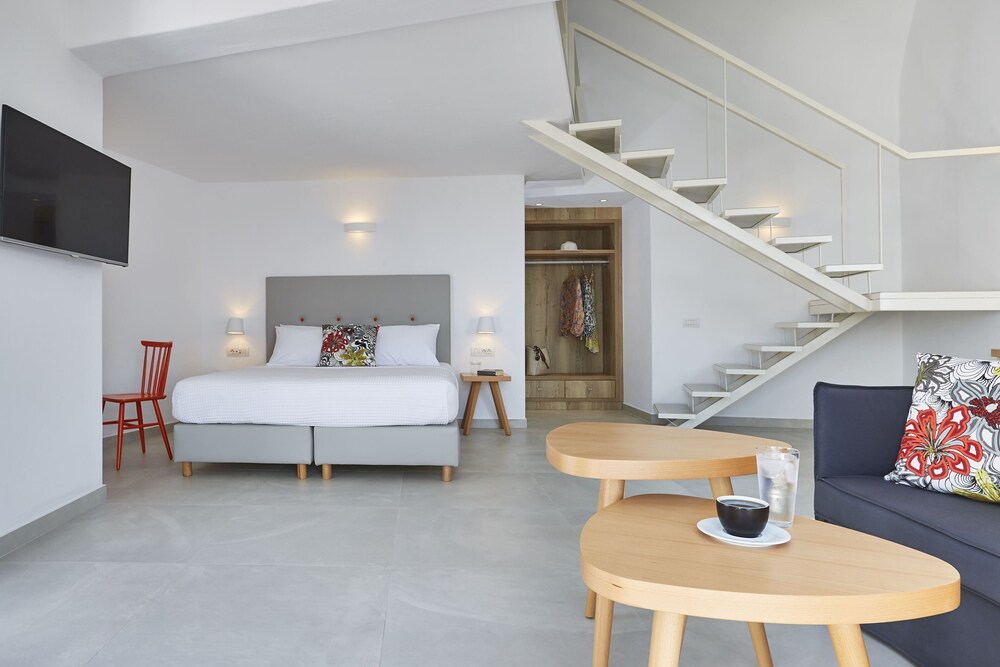 APERANTO SUITES 54/70