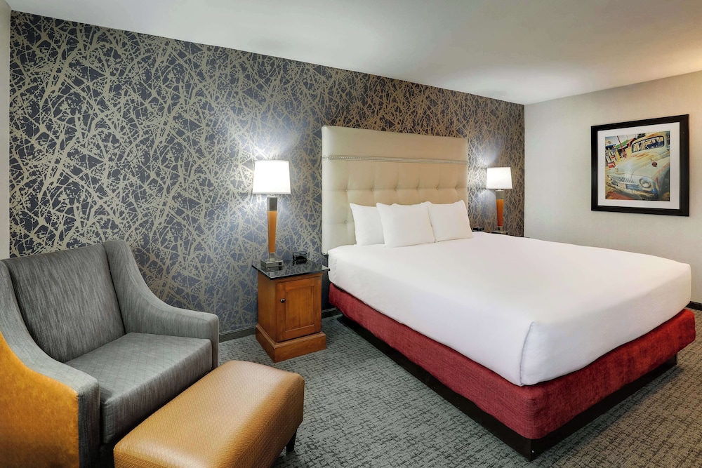 Drury Inn and Suites Springfield IL 8/50