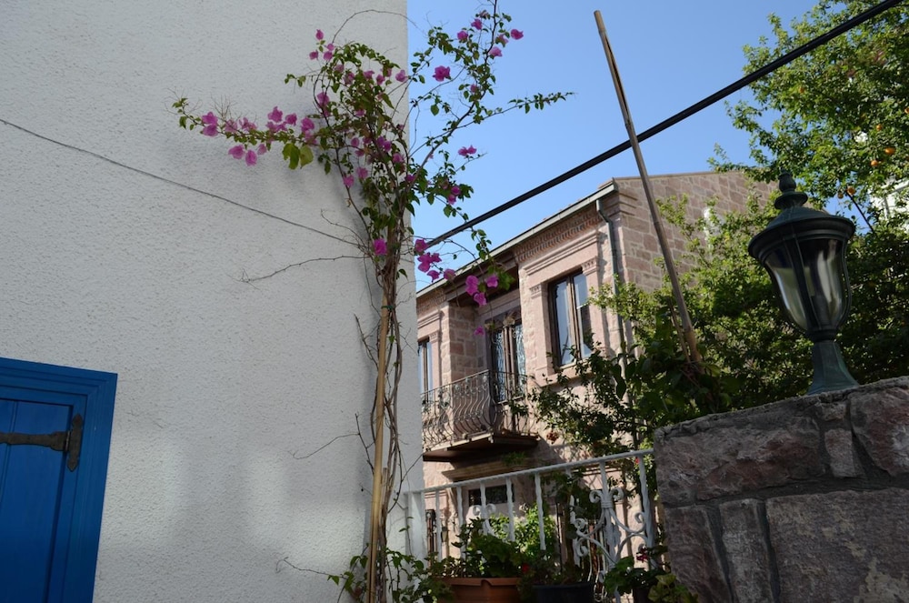 Cunda Mavi Otel 3/28
