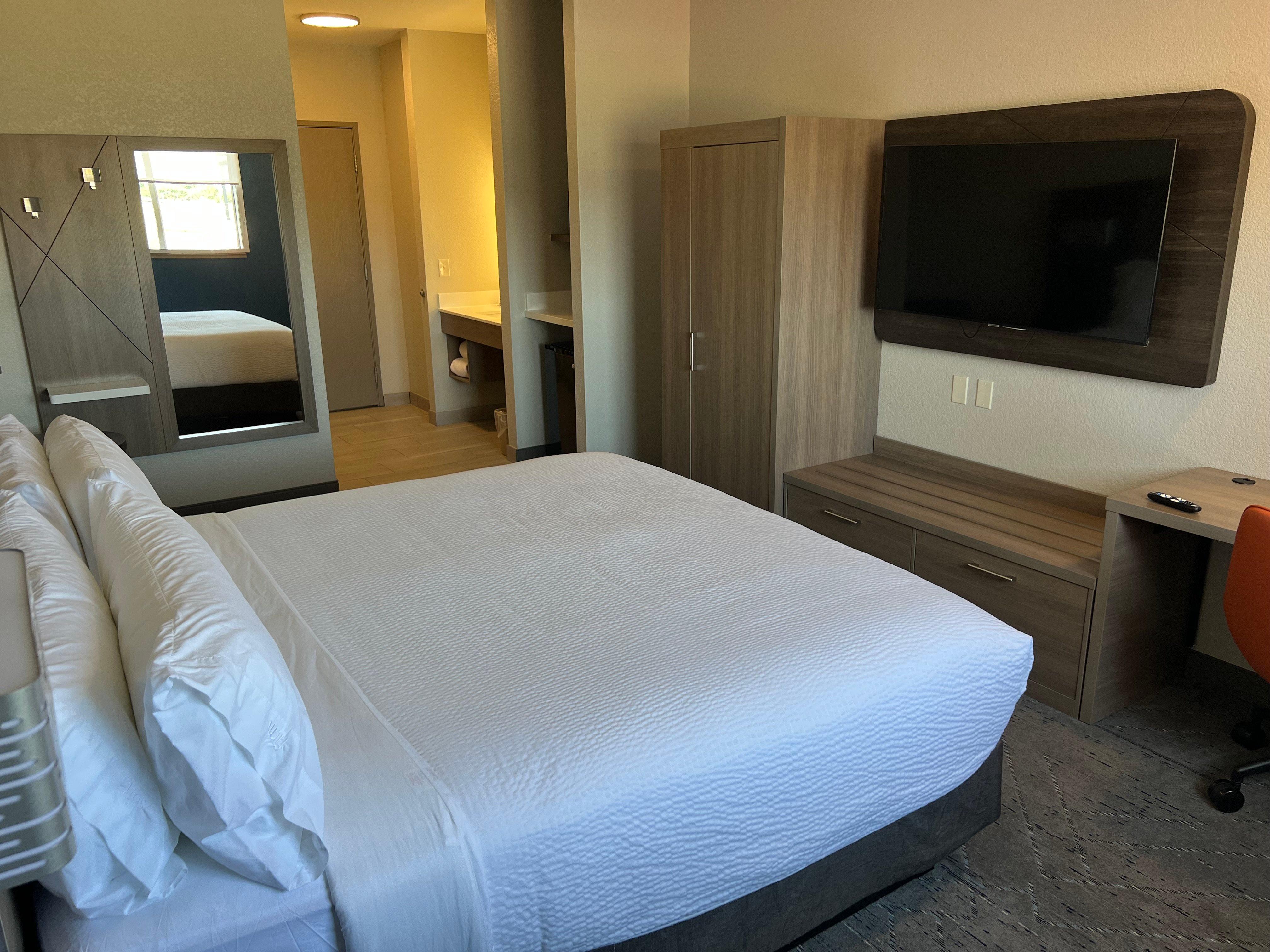 Standard, Queen Bed