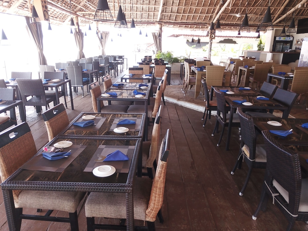 Amaan Beach Bungalows 32/38