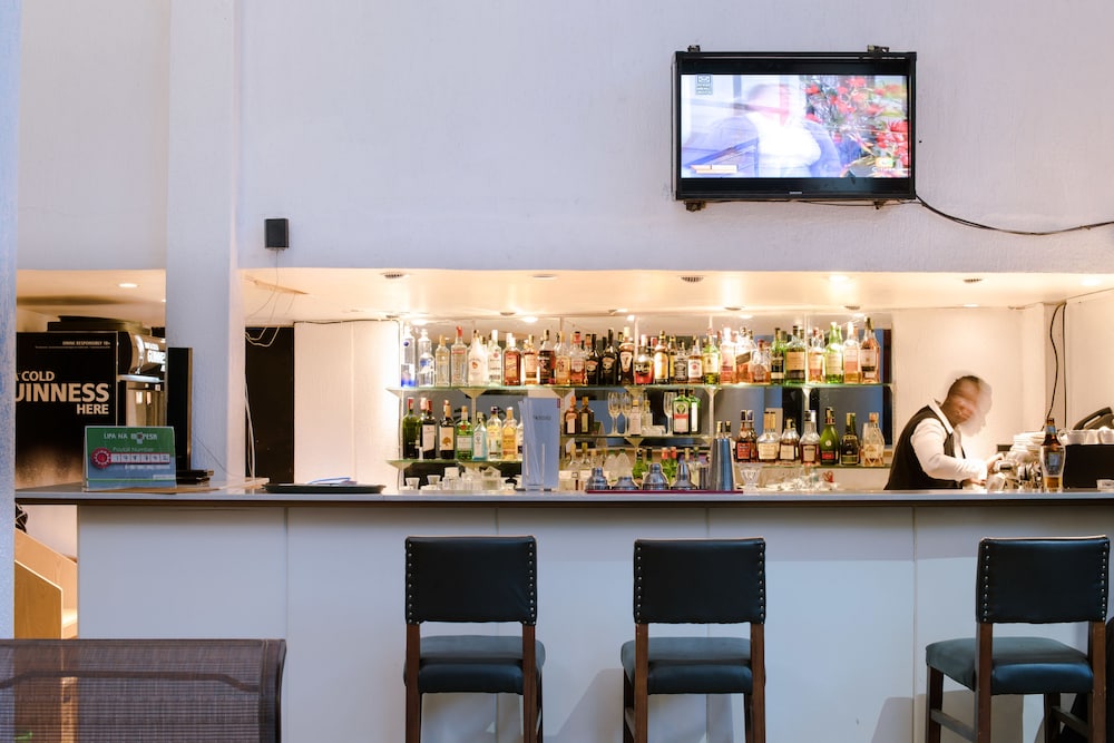 West Wood Hotel 16/32