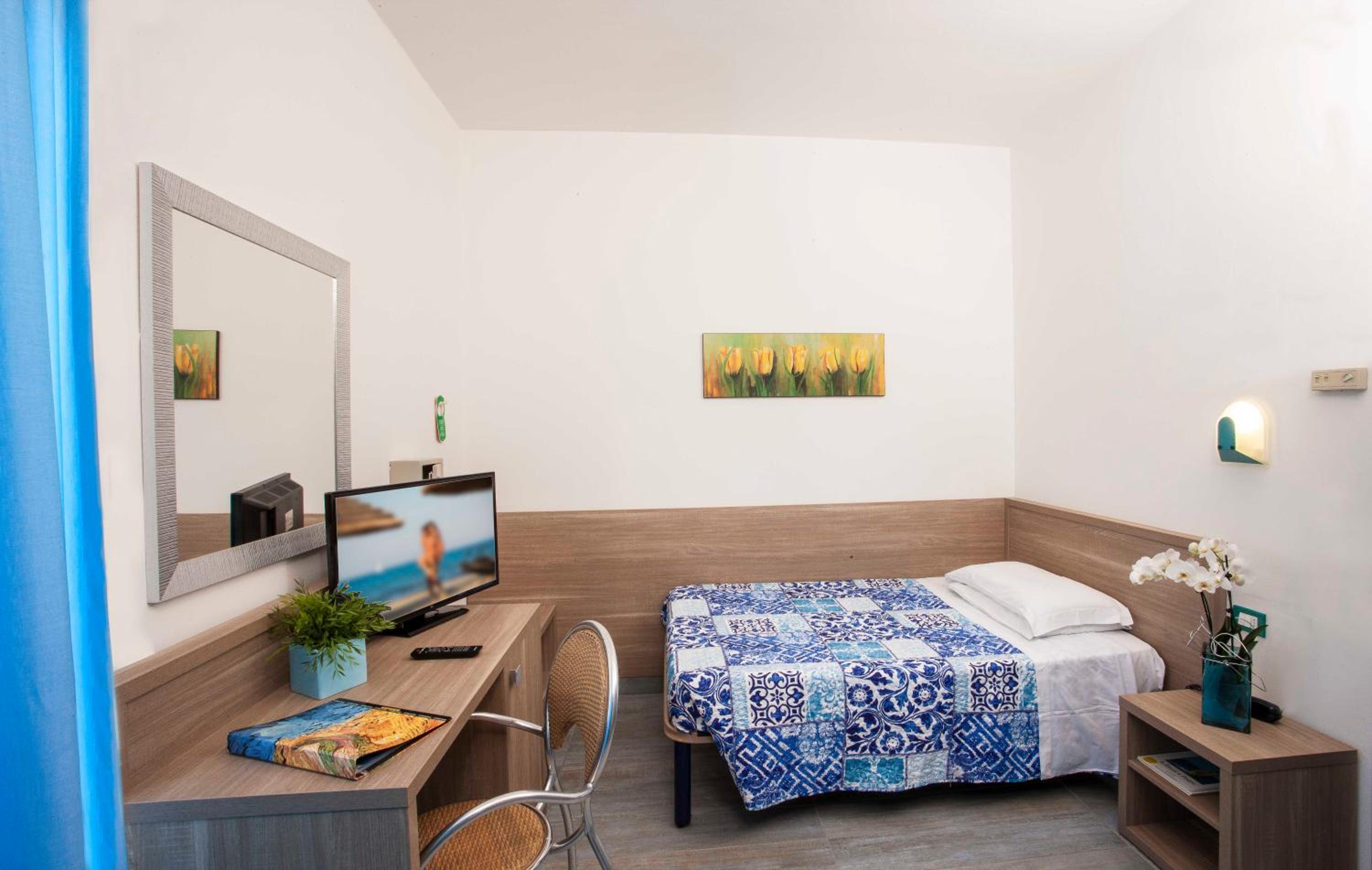 Room, Single, Lateral Side Sea View