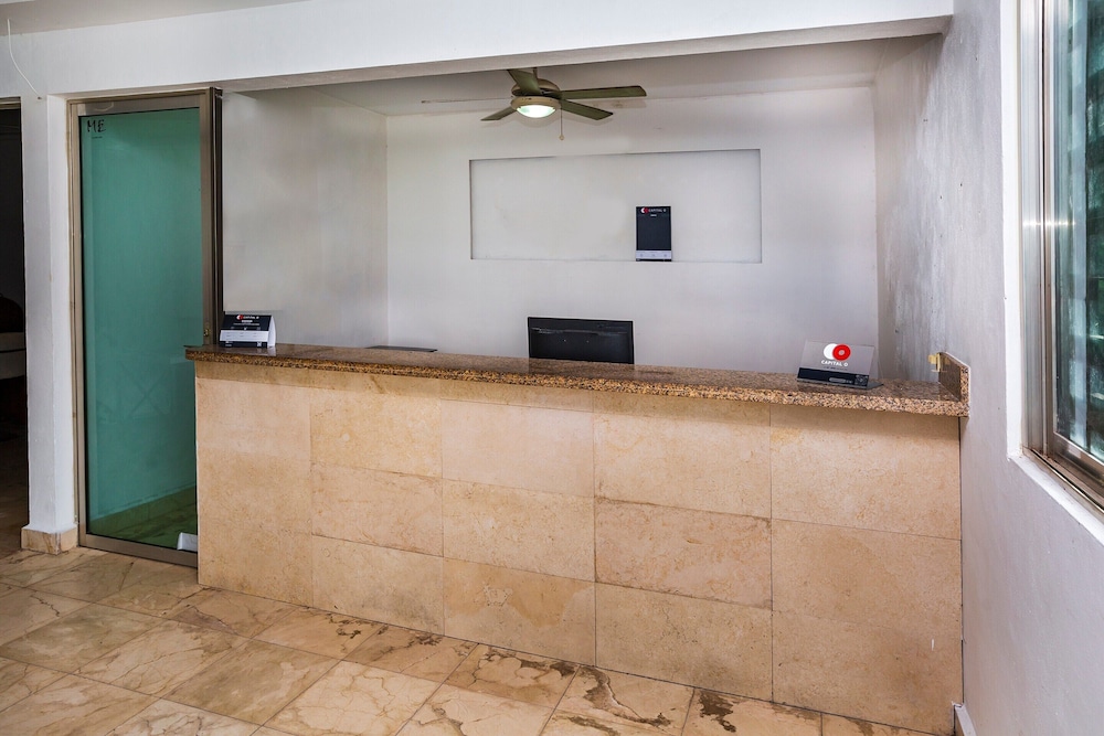 Capital O Cancun International Airport 24/7 6/42