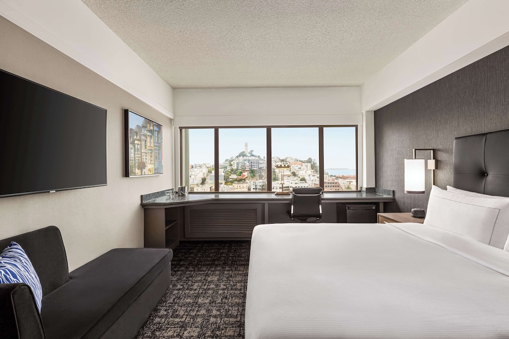 ROOM, KING BED