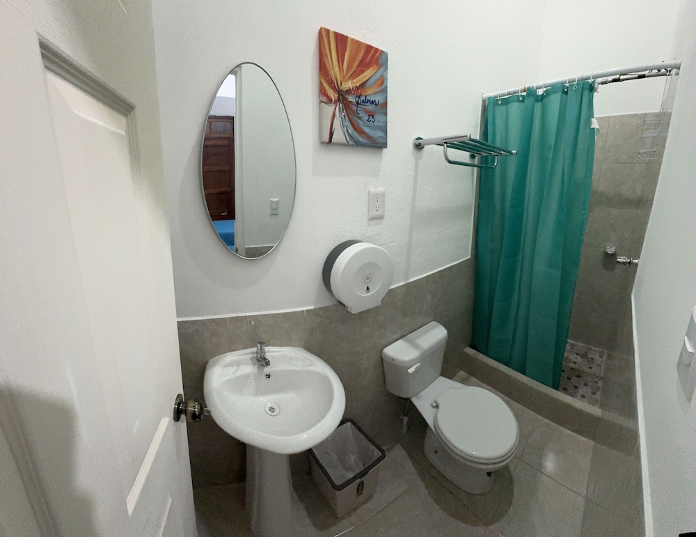 Feathers Hotel And Lounge - Hostel 60/60