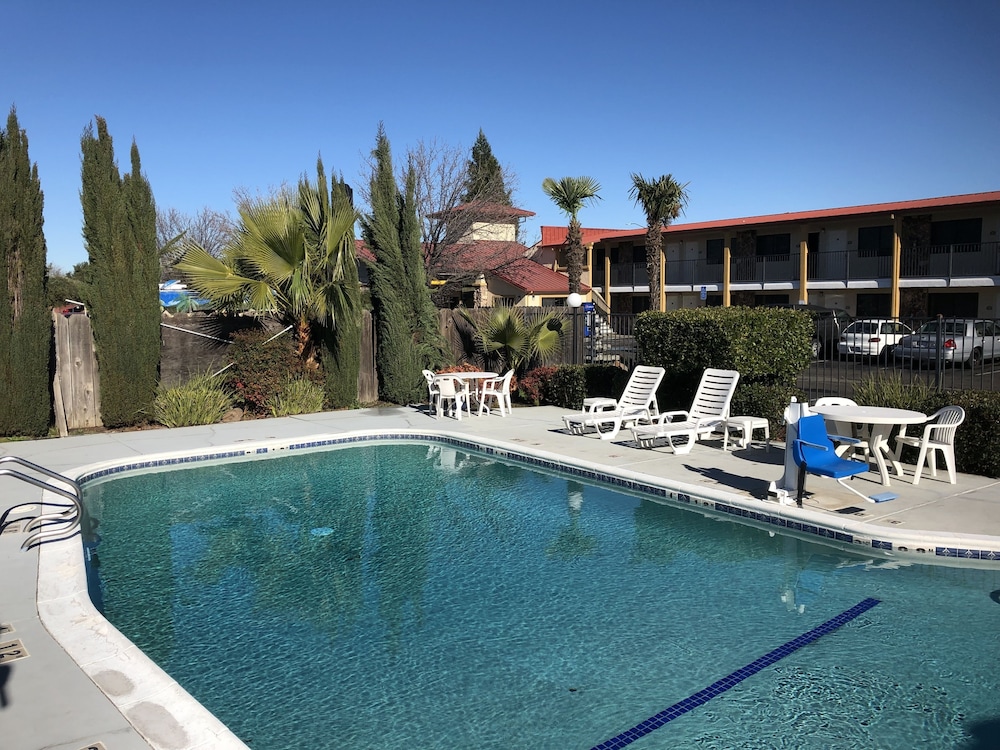 Super 8 by Wyndham Corning in CORNING - CA