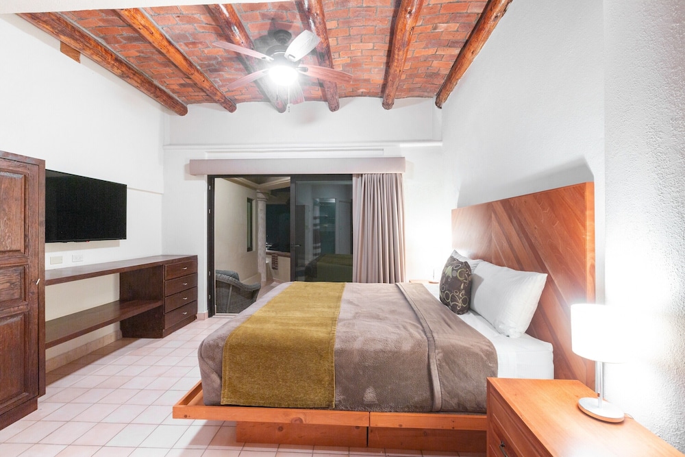 Castillo Blarney Inn 24/70