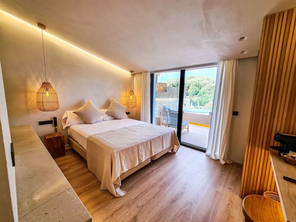 S'estancia Suites 7/31