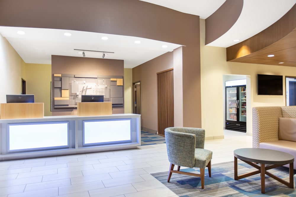 Holiday Inn Express Hotel & Suites Surprise 8/57
