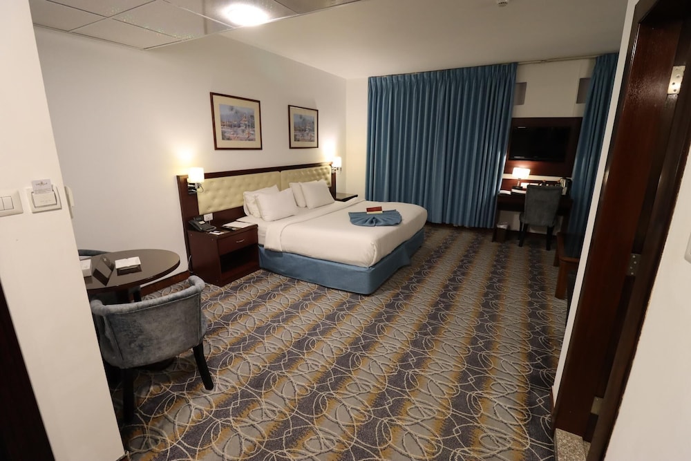 LARSA HOTEL 12/48