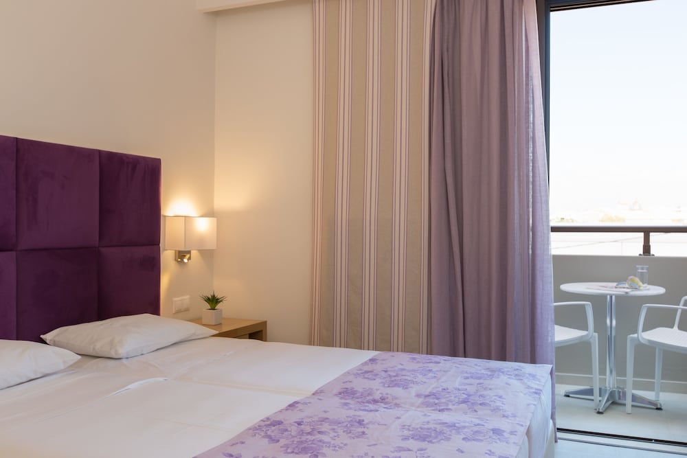 Eltina Hotel 12/50