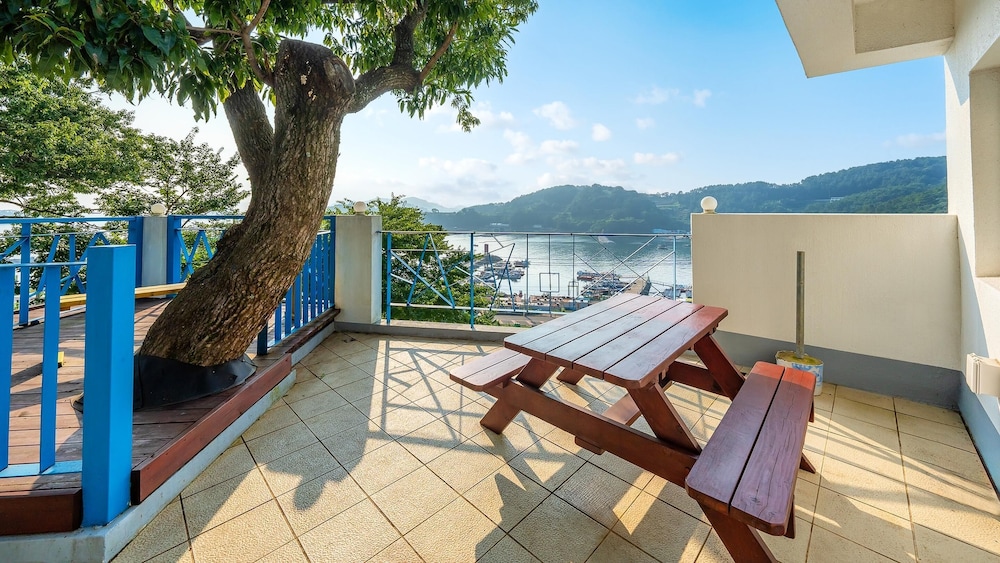Tongyeong Blue House Pension 26/48