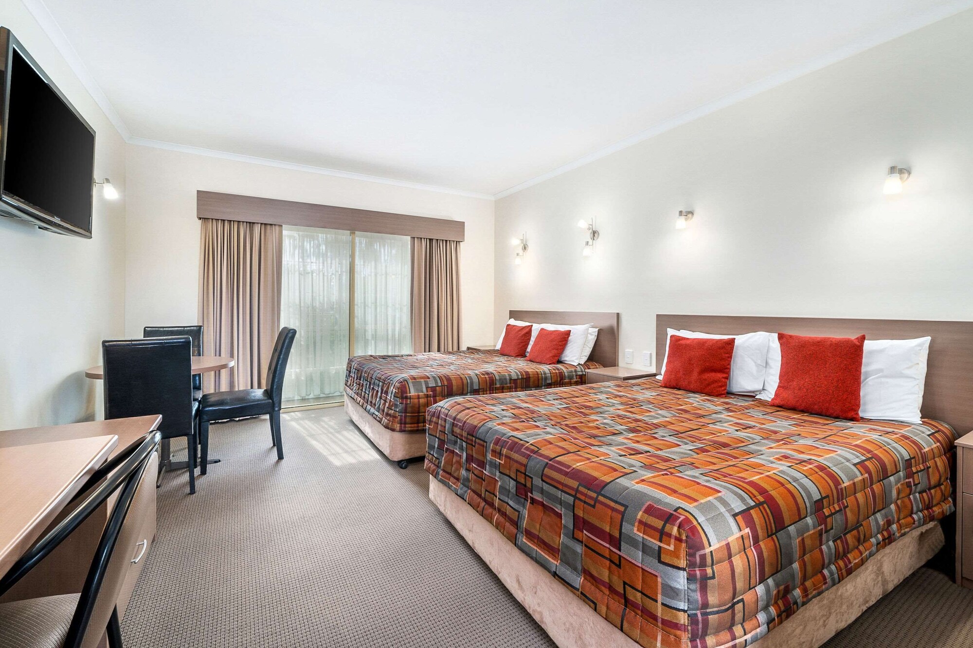 Deluxe, 1 Queen and 1 Single Bed
