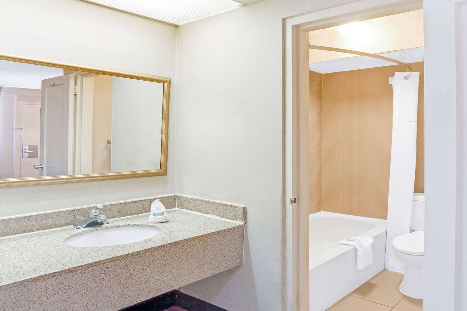 Travelodge By Wyndham Silver Spring 12/13