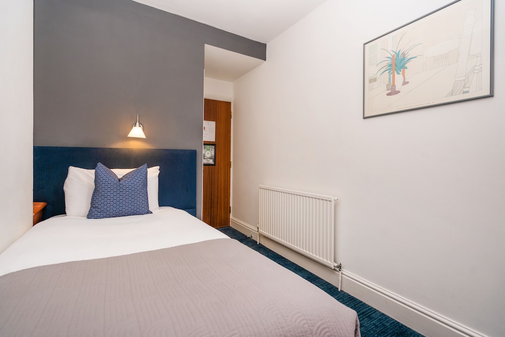 ROOM, SINGLE