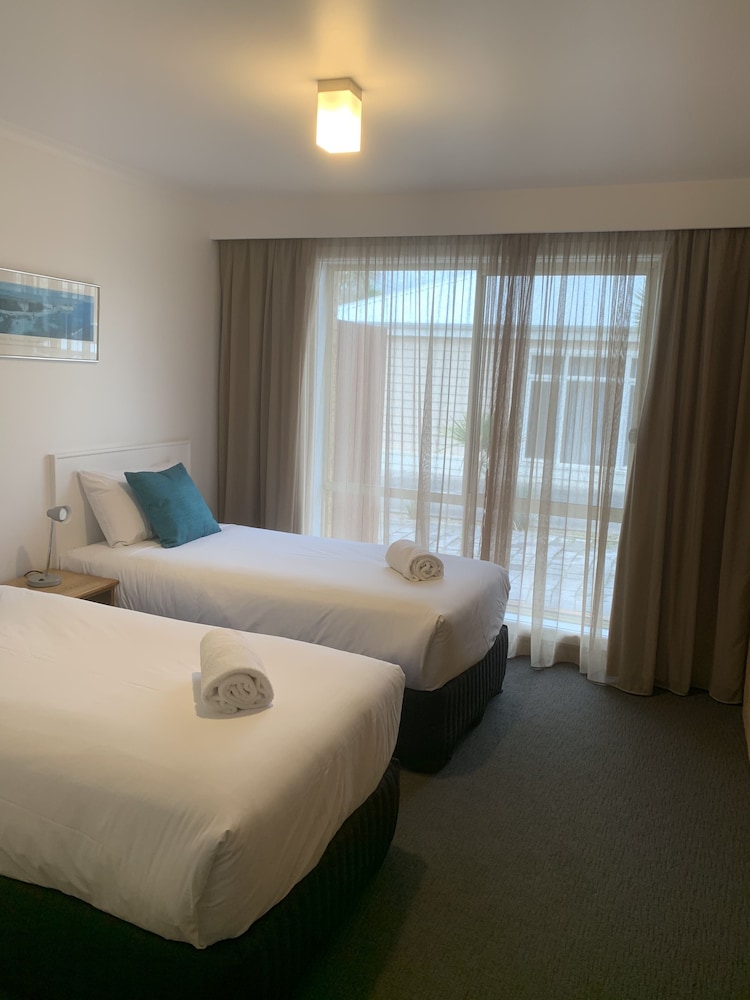 Port Campbell Parkview Motel Apartments 31/64